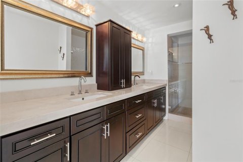 Condo in Sarasota, Florida, 3 bedrooms  № 2111959 - photo 17