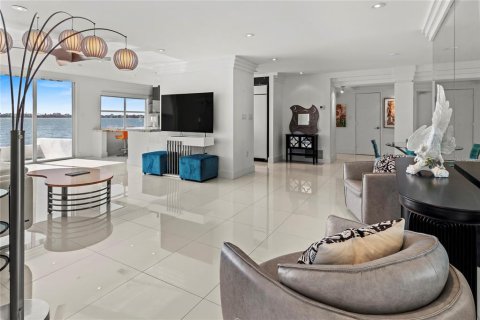 Condo in Sarasota, Florida, 3 bedrooms  № 2111959 - photo 3