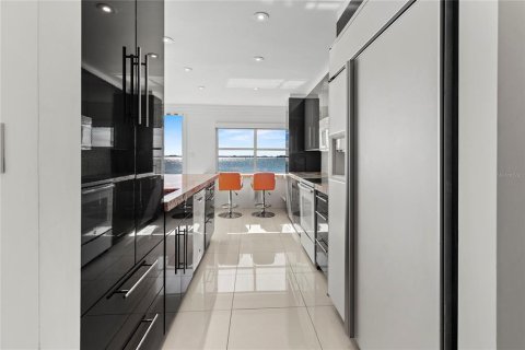 Condo in Sarasota, Florida, 3 bedrooms  № 2111959 - photo 11