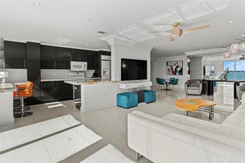 Condo in Sarasota, Florida, 3 bedrooms  № 2111959 - photo 7