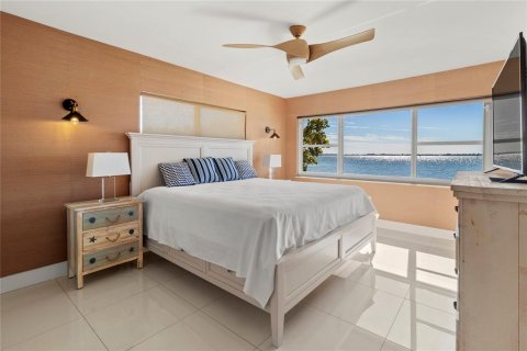 Condo in Sarasota, Florida, 3 bedrooms  № 2111959 - photo 19