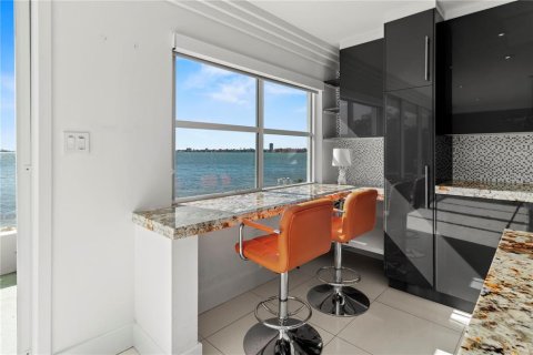 Condo in Sarasota, Florida, 3 bedrooms  № 2111959 - photo 10
