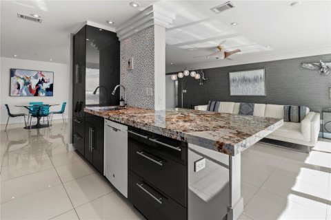 Condo in Sarasota, Florida, 3 bedrooms  № 2111959 - photo 9