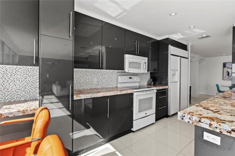 Condo in Sarasota, Florida, 3 bedrooms  № 2111959 - photo 8