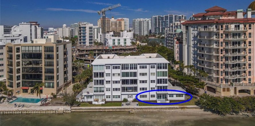 Condo in Sarasota, Florida, 3 bedrooms  № 2111959