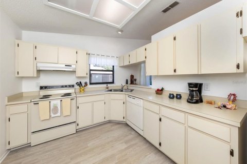 House in Nokomis, Florida 2 bedrooms, 99.59 sq.m. № 1916142 - photo 3