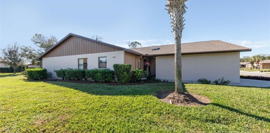 House in Nokomis, Florida 2 bedrooms, 99.59 sq.m. № 1916142