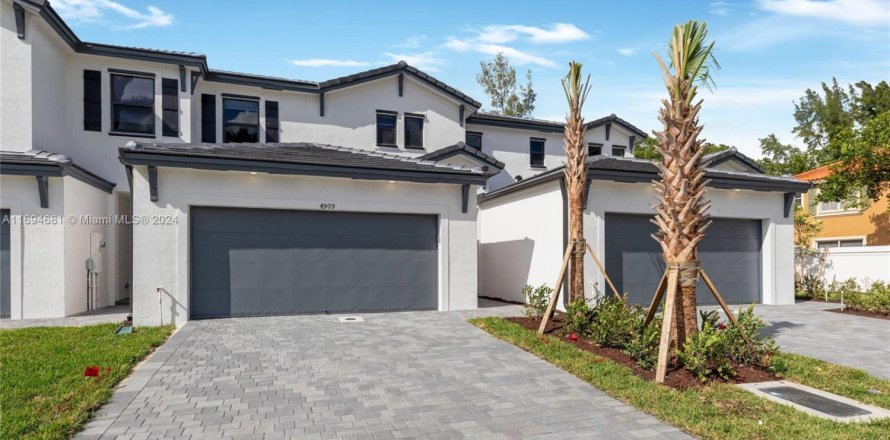 Townhouse in Dania Beach, Florida 3 bedrooms, 162.49 sq.m. № 1986981