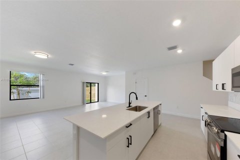 Townhouse in Dania Beach, Florida 3 bedrooms, 162.49 sq.m. № 1986981 - photo 4