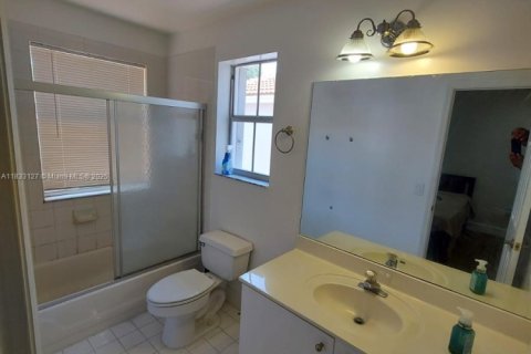 Купить таунхаус в Холливуд, Флорида 3 спальни, 149.02м2, № 1814579 - фото 29