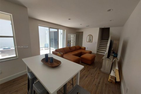 Купить таунхаус в Холливуд, Флорида 3 спальни, 149.02м2, № 1814579 - фото 17