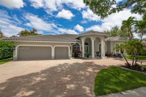 House in Parkland, Florida 5 bedrooms, 273.69 sq.m. № 1952533 - photo 1