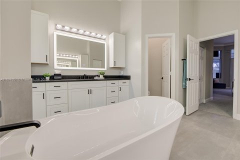 House in Parkland, Florida 5 bedrooms, 273.69 sq.m. № 1952533 - photo 17