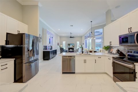 House in Parkland, Florida 5 bedrooms, 273.69 sq.m. № 1952533 - photo 3