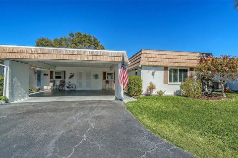 House in Sarasota, Florida 2 bedrooms, 105.91 sq.m. № 2341622