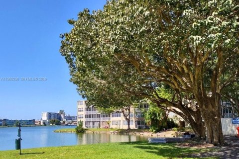 Condominio en alquiler en Miami, Florida, 1 dormitorio, 84.45 m2 № 2026510 - foto 14