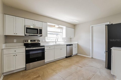 Casa en alquiler en Winter Springs, Florida, 4 dormitorios, 151.15 m2 № 1905290 - foto 6