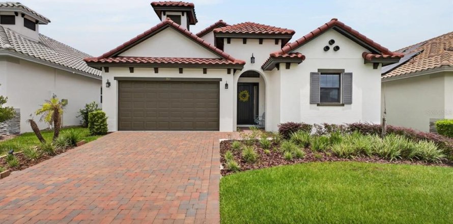 House in Davenport, Florida 4 bedrooms, 212.1 sq.m. № 2197615