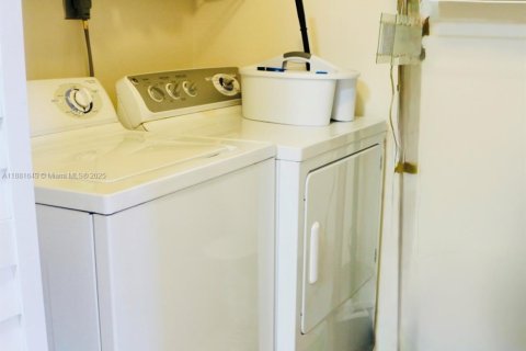 Condo in Aventura, Florida, 1 bedroom  № 2037239 - photo 12