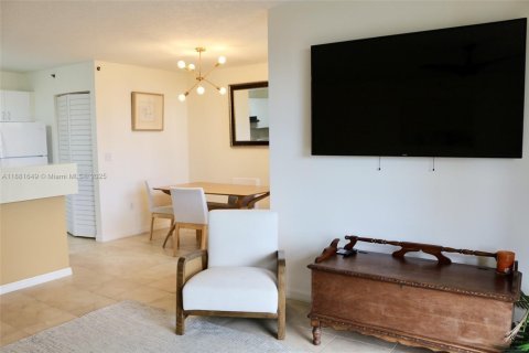 Condo in Aventura, Florida, 1 bedroom  № 2037239 - photo 6