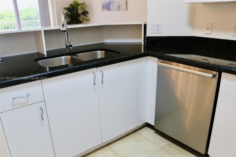 Condo in Aventura, Florida, 1 bedroom  № 2037239 - photo 10