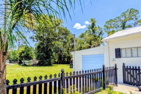 House in Astor, Florida 1 bedroom, 54.63 sq.m. № 2223201 - photo 4