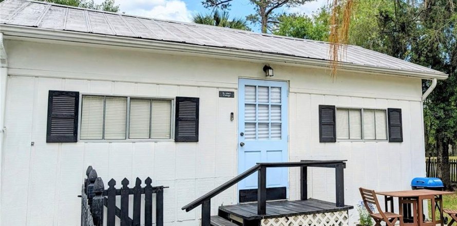 House in Astor, Florida 1 bedroom, 54.63 sq.m. № 2223201