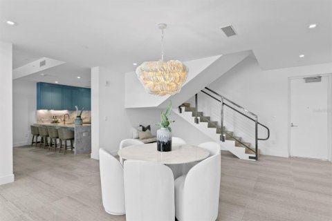 Adosado en venta en Tampa, Florida, 3 dormitorios, 334.91 m2 № 1539348 - foto 8