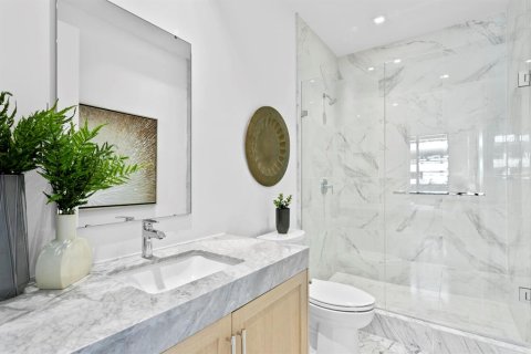 Adosado en venta en Tampa, Florida, 3 dormitorios, 334.91 m2 № 1539348 - foto 21