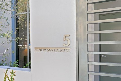 Adosado en venta en Tampa, Florida, 3 dormitorios, 334.91 m2 № 1539348 - foto 2