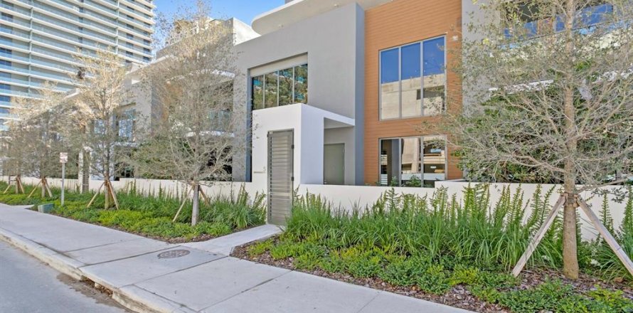 Adosado en Tampa, Florida 3 dormitorios, 334.91 m2 № 1539348