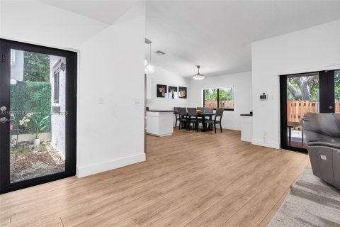 Casa en venta en Miami, Florida, 3 dormitorios, 139.07 m2 № 1857361 - foto 14