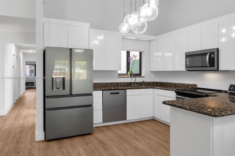 Casa en venta en Miami, Florida, 3 dormitorios, 139.07 m2 № 1857361 - foto 23