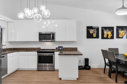 Casa en venta en Miami, Florida, 3 dormitorios, 139.07 m2 № 1857361 - foto 18