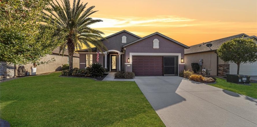 House in Ocala, Florida 2 bedrooms, 181.62 sq.m. № 2101282
