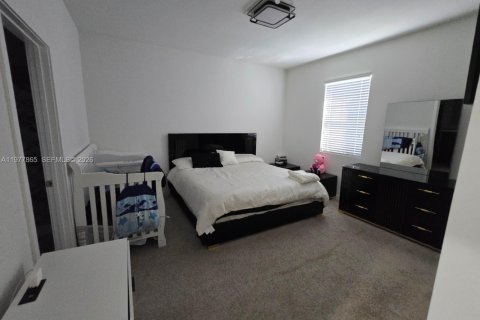 House in Florida City, Florida 3 bedrooms, 128.76 sq.m. № 2041858 - photo 23