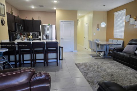 House in Florida City, Florida 3 bedrooms, 128.76 sq.m. № 2041858 - photo 14