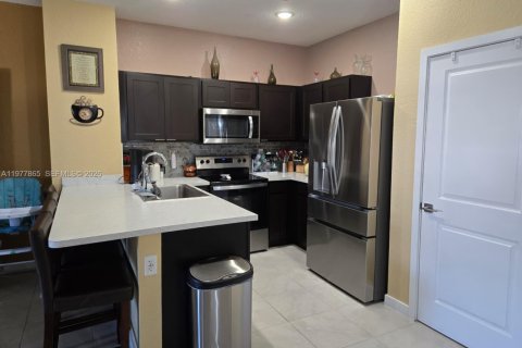 House in Florida City, Florida 3 bedrooms, 128.76 sq.m. № 2041858 - photo 11