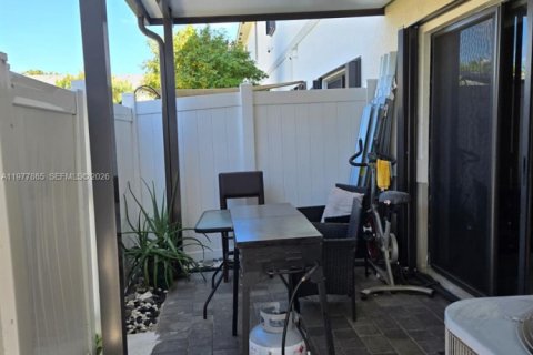 House in Florida City, Florida 3 bedrooms, 128.76 sq.m. № 2041858 - photo 17