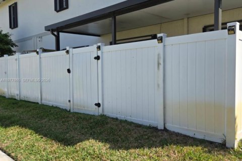 House in Florida City, Florida 3 bedrooms, 128.76 sq.m. № 2041858 - photo 5