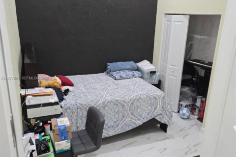 House in Florida City, Florida 3 bedrooms, 128.76 sq.m. № 2041858 - photo 19