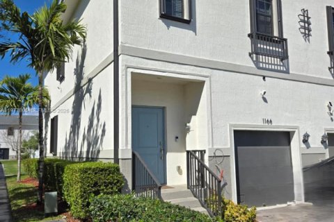 House in Florida City, Florida 3 bedrooms, 128.76 sq.m. № 2041858