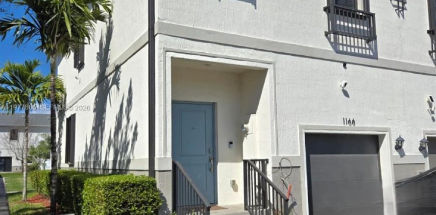 House in Florida City, Florida 3 bedrooms, 128.76 sq.m. № 2041858