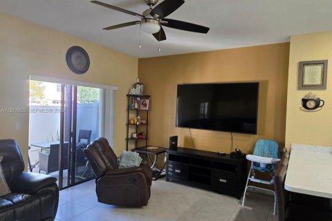 House in Florida City, Florida 3 bedrooms, 128.76 sq.m. № 2041858 - photo 15