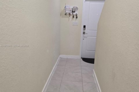 House in Florida City, Florida 3 bedrooms, 128.76 sq.m. № 2041858 - photo 7