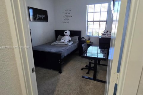 House in Florida City, Florida 3 bedrooms, 128.76 sq.m. № 2041858 - photo 29