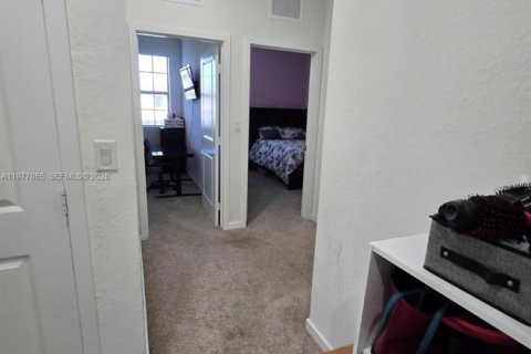 House in Florida City, Florida 3 bedrooms, 128.76 sq.m. № 2041858 - photo 24