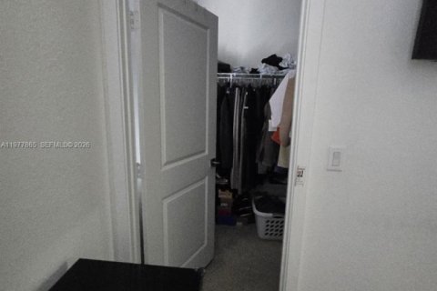 House in Florida City, Florida 3 bedrooms, 128.76 sq.m. № 2041858 - photo 25