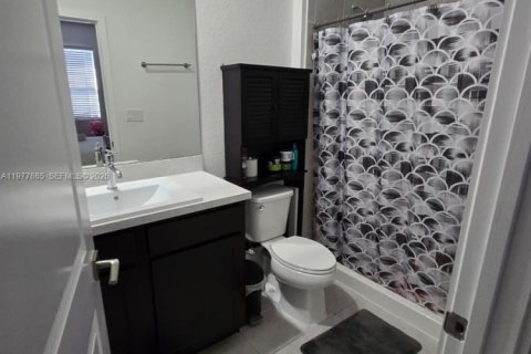 House in Florida City, Florida 3 bedrooms, 128.76 sq.m. № 2041858 - photo 28