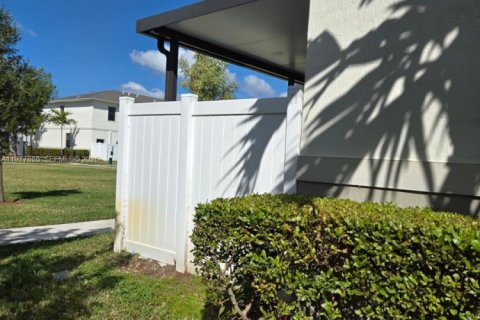 House in Florida City, Florida 3 bedrooms, 128.76 sq.m. № 2041858 - photo 3